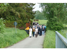Bittprozession um den Kleinen Berg an Pfingstmontag (Foto: Karl-Franz Thiede)